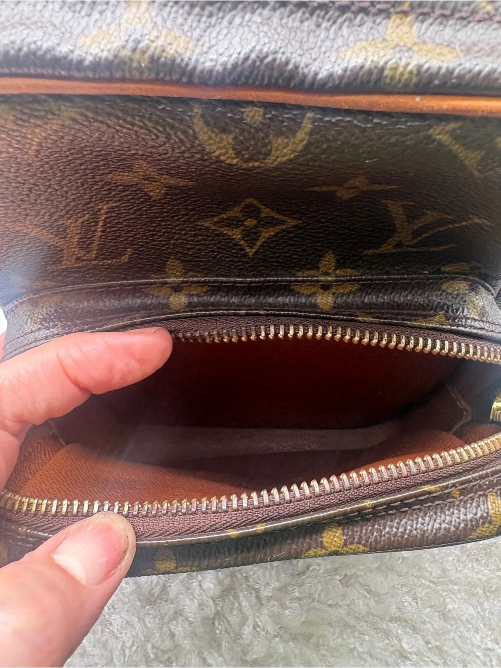 Louis Vuitton Amazone M45236 Monogram Vintage Crossbody Bag